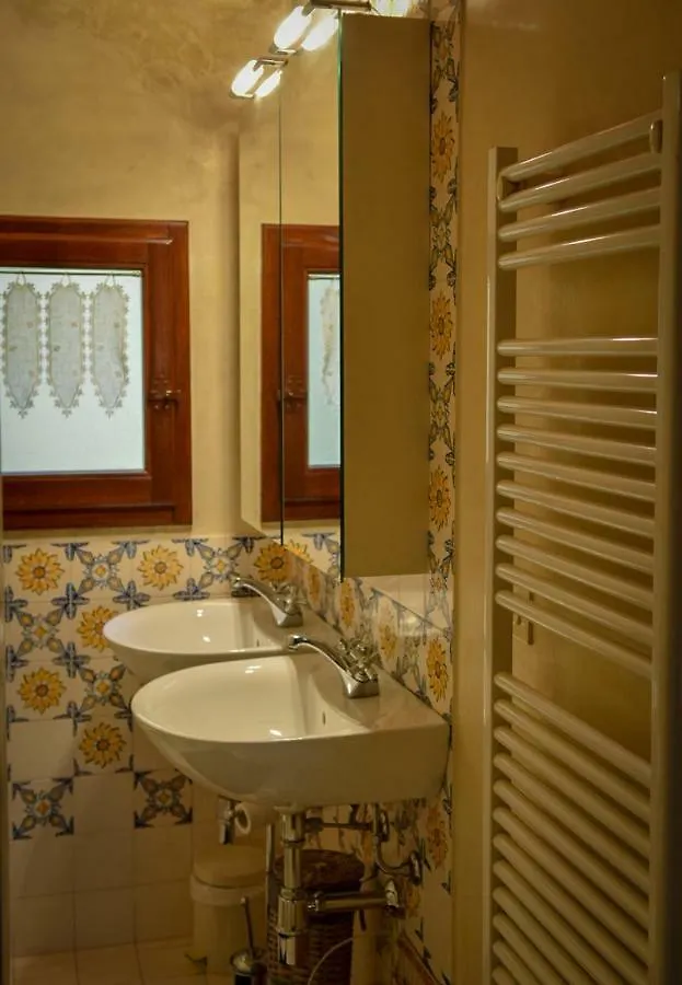 Calzaiuoli Luxury And Characteristic Apartment Florence Italy