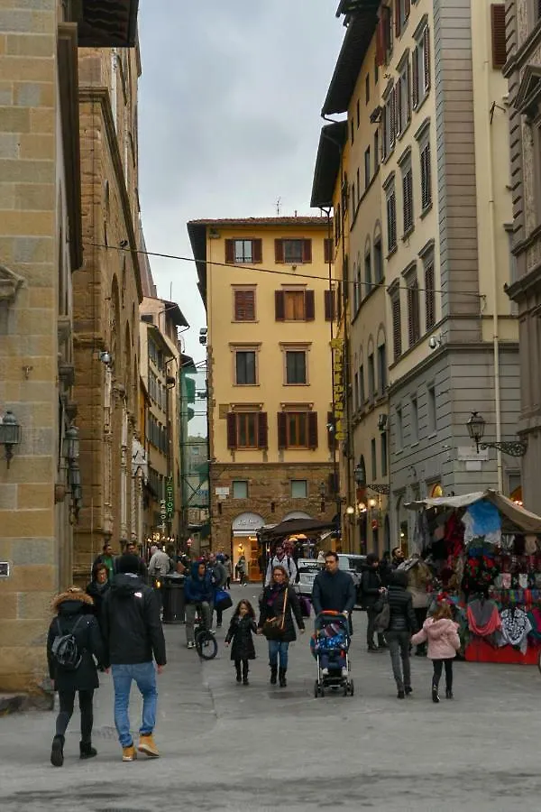 Calzaiuoli Luxury And Characteristic Apartment Florence