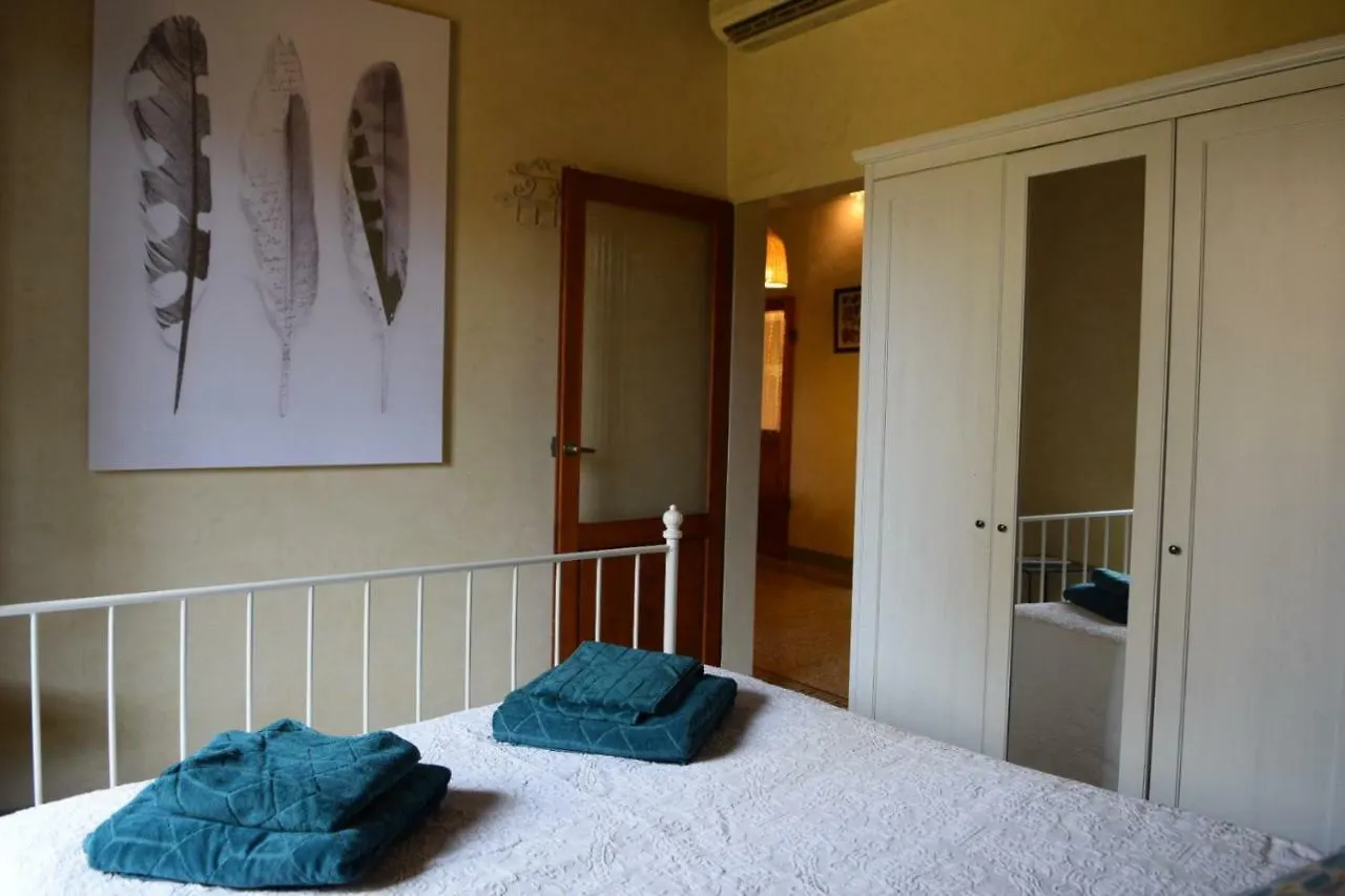 Calzaiuoli Luxury And Characteristic Apartment Florence