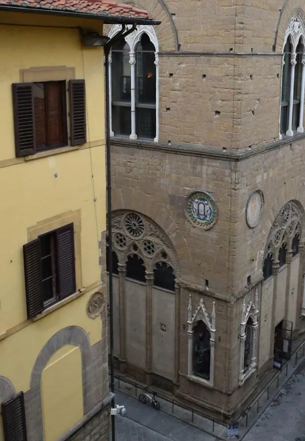 Calzaiuoli Luxury And Characteristic Apartment Florence