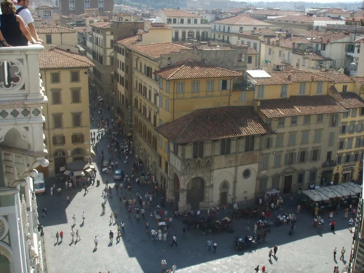 Calzaiuoli Luxury And Characteristic Apartment Florence